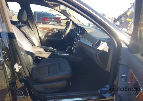 2012 Mercedes-Benz C 350 Sport из США, поврежденный, VIN WDDGF5HB1CR199226